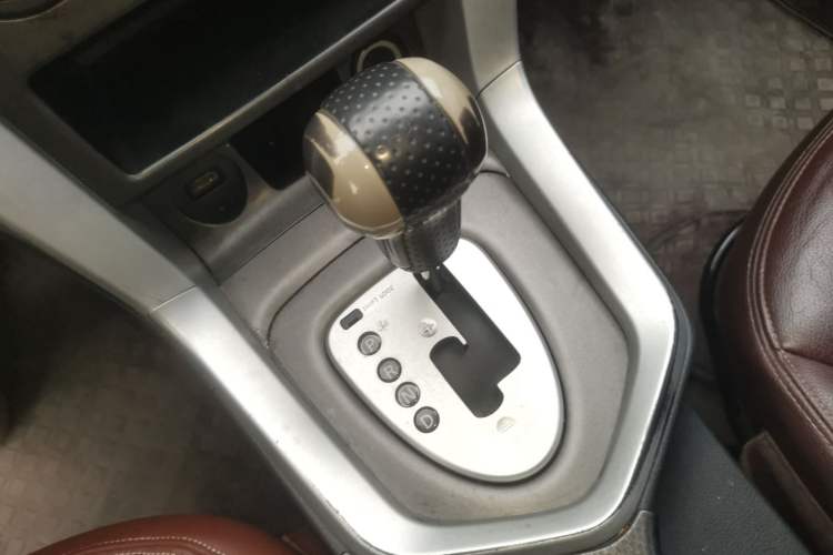 Used Venucia T70X 2015 2.0L CVT Smart Enjoyment Sport Edition Gear Lever