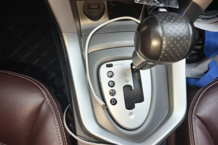 Used Venucia T70X 2015 2.0L CVT SmartFun Sport Edition Gear Lever