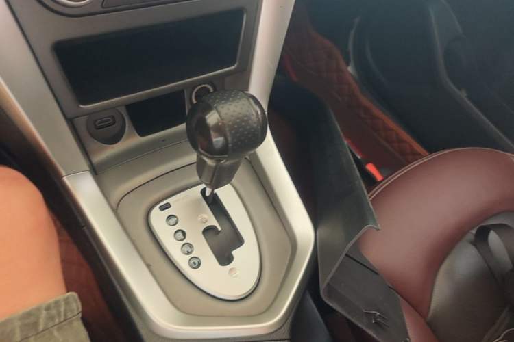 Used Venucia T70X 2015 2.0L CVT SmartFun Sport Edition Gear Lever