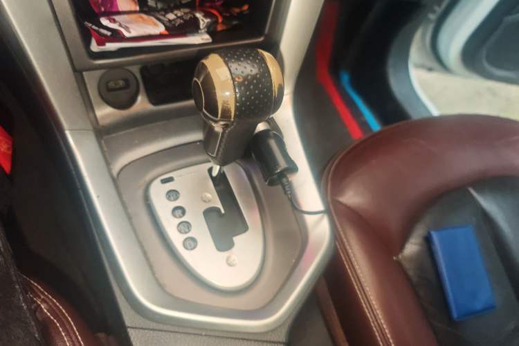 Used Venucia T70X 2015 2.0L CVT SmartFun Sport Edition Gear Lever