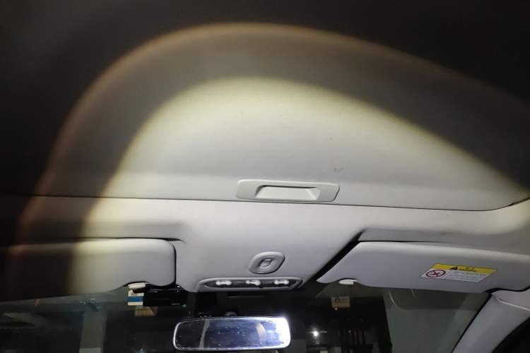 Used Venucia T70X 2015 2.0L CVT SmartFun Sport Edition Headliner