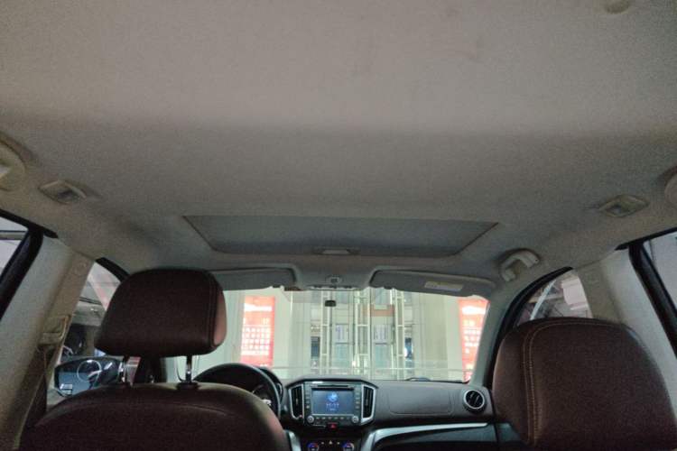 Used Venucia T70X 2015 2.0L CVT SmartFun Sport Edition Headliner