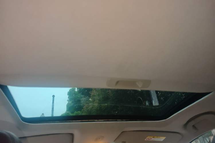 Used Venucia T70X 2015 2.0L CVT SmartFun Sport Edition Headliner