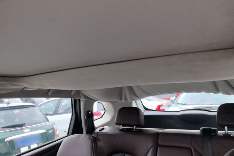Used Venucia T70X 2015 2.0L CVT SmartFun Sport Edition Headliner