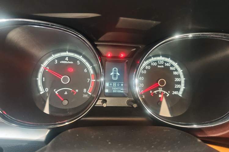 Used Venucia T70X 2015 2.0L CVT SmartFun Sport Edition Instrument Cluster