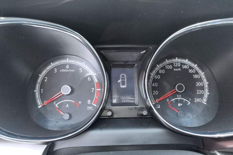 Used Venucia T70X 2015 2.0L CVT SmartFun Sport Edition Instrument Cluster