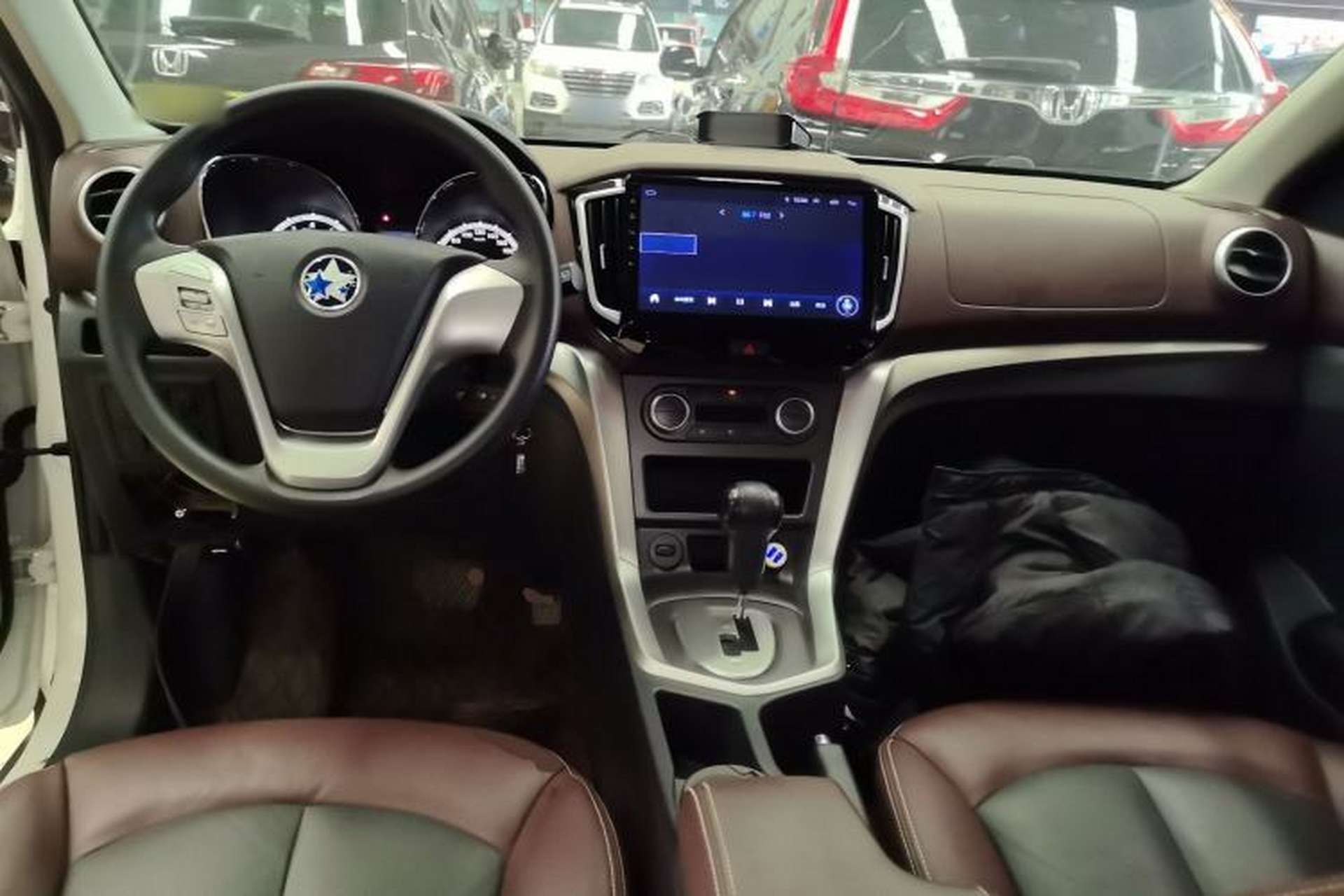 Used Venucia T70X 2015 2.0L CVT SmartFun Sport Edition Interior 2