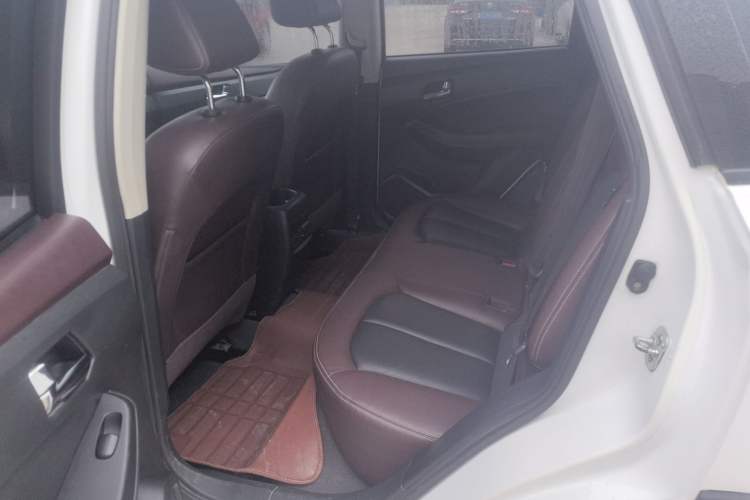 Used Venucia T70X 2015 2.0L CVT SmartFun Sport Edition Interior 2