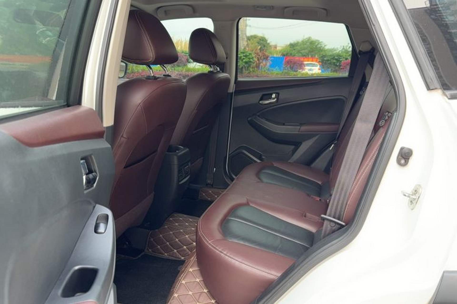 Used Venucia T70X 2015 2.0L CVT SmartFun Sport Edition Interior 2