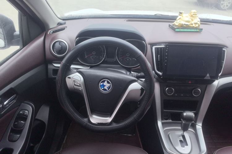 Used Venucia T70X 2015 2.0L CVT SmartFun Sport Edition Interior 4
