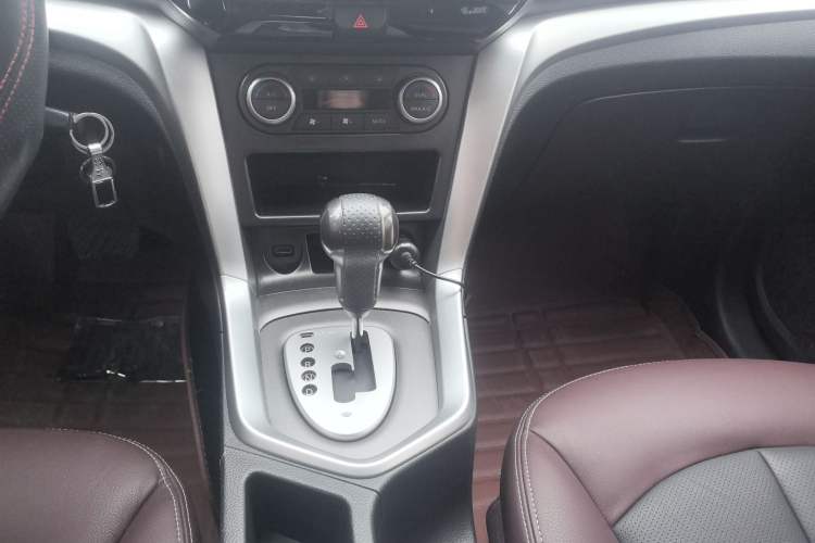 Used Venucia T70X 2015 2.0L CVT SmartFun Sport Edition Interior 6