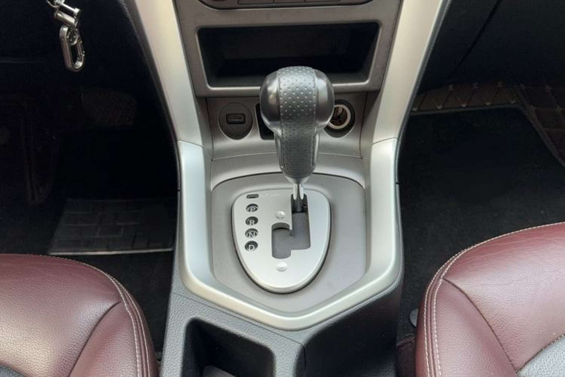 Used Venucia T70X 2015 2.0L CVT SmartFun Sport Edition Interior 7