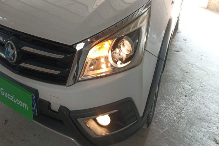 Used Venucia T70X 2015 2.0L CVT SmartFun Sport Edition Left Front Headlight