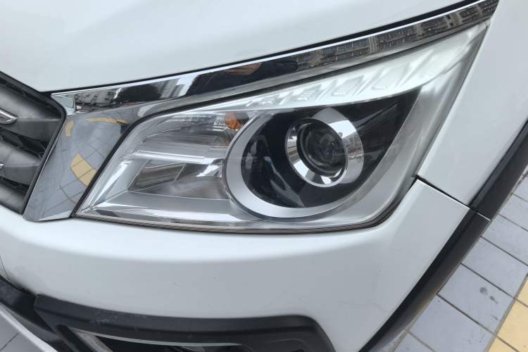 Used Venucia T70X 2015 2.0L CVT SmartFun Sport Edition Left Front Headlight