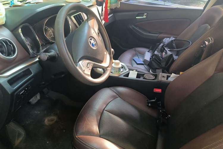 Used Venucia T70X 2015 2.0L CVT SmartFun Sport Edition Left Front Seat
