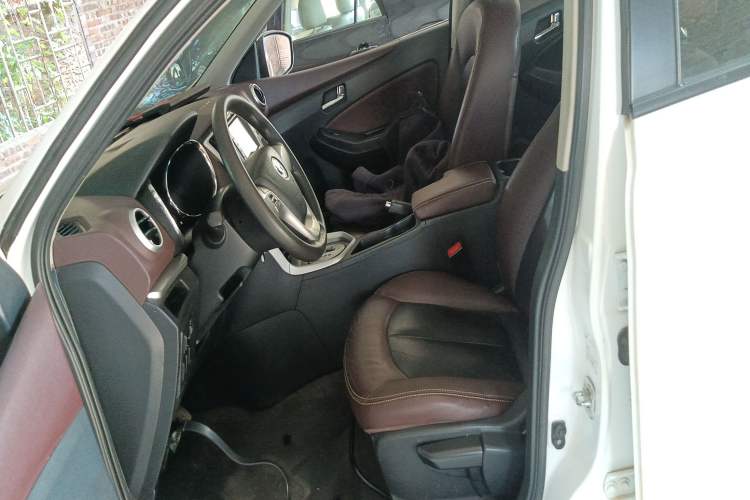 Used Venucia T70X 2015 2.0L CVT SmartFun Sport Edition Left Front Seat