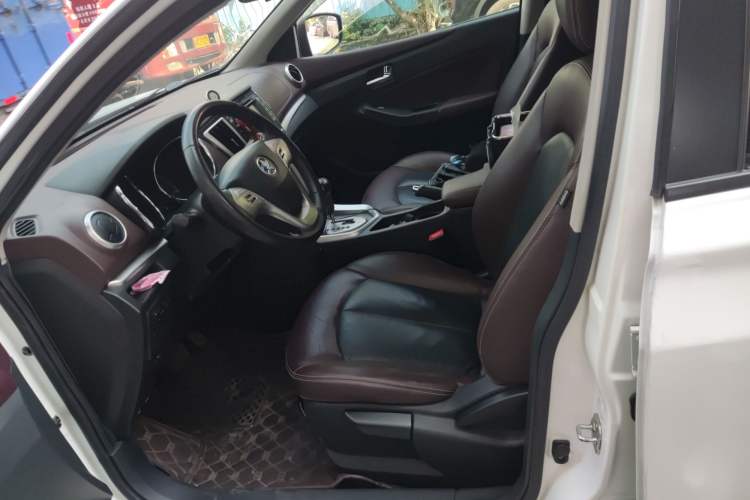 Used Venucia T70X 2015 2.0L CVT Smart Enjoyment Sport Edition Left Front Seat