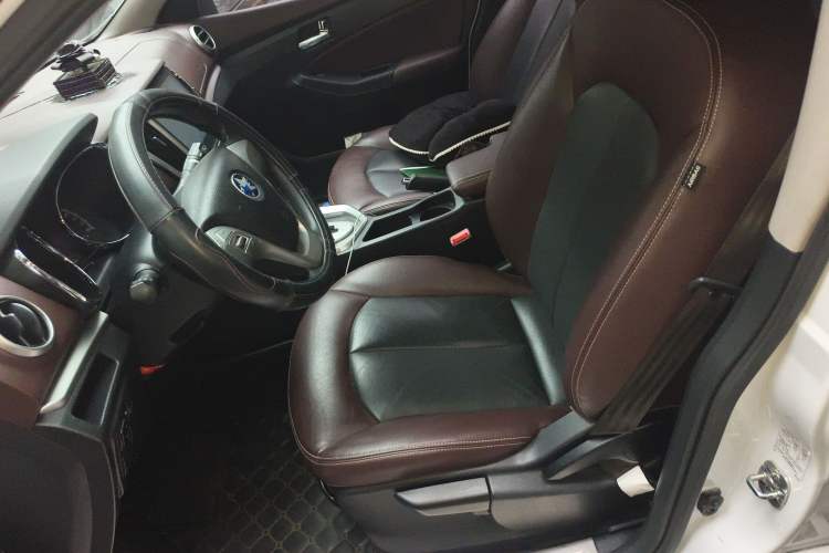 Used Venucia T70X 2015 2.0L CVT SmartFun Sport Edition Left Front Seat