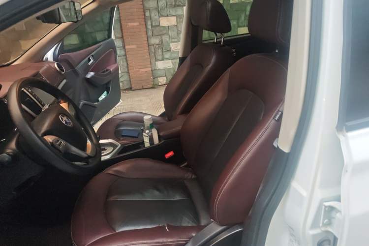 Used Venucia T70X 2015 2.0L CVT SmartFun Sport Edition Left Front Seat