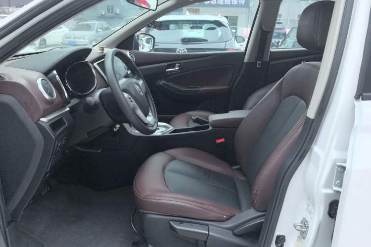 Used Venucia T70X 2015 2.0L CVT SmartFun Sport Edition Left Front Seat