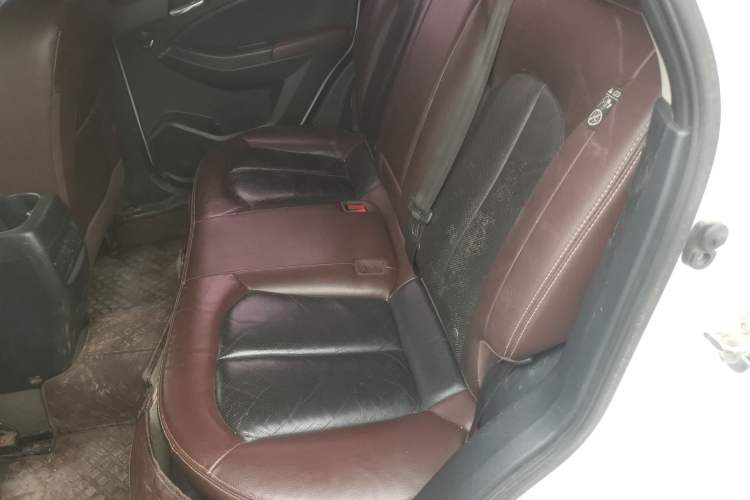 Used Venucia T70X 2015 2.0L CVT Smart Enjoyment Sport Edition Left Rear Seat