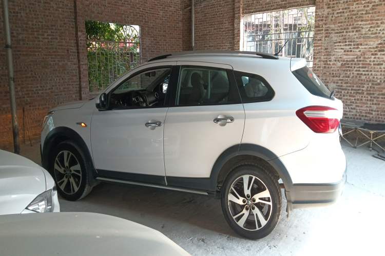 Used Venucia T70X 2015 2.0L CVT SmartFun Sport Edition Left Side