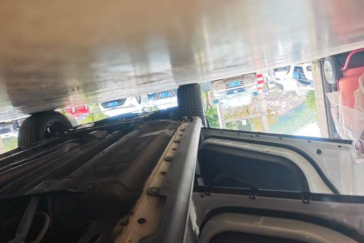 Used Venucia T70X 2015 2.0L CVT SmartFun Sport Edition Left Side Sill