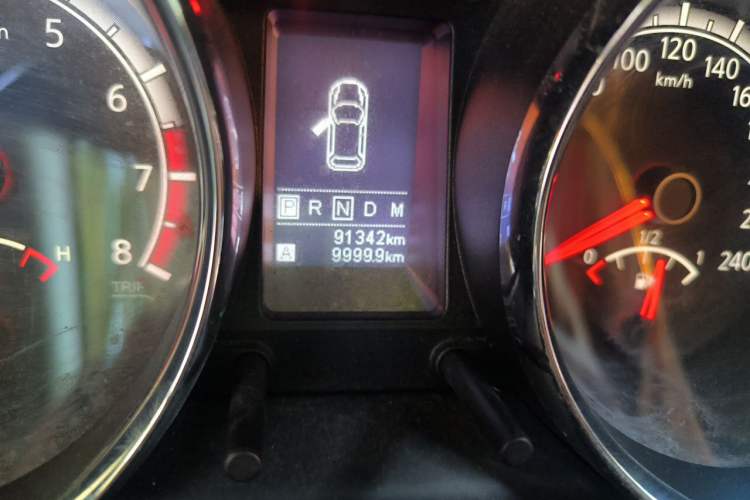 Used Venucia T70X 2015 2.0L CVT SmartFun Sport Edition Odometer Close Up