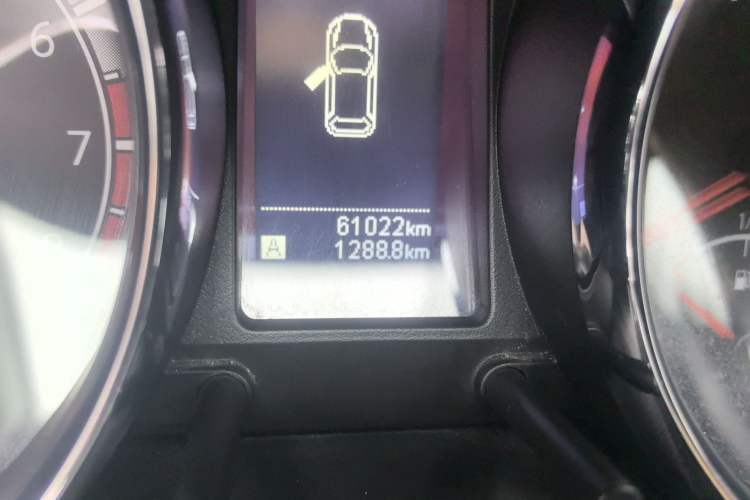 Used Venucia T70X 2015 2.0L CVT SmartFun Sport Edition Odometer Close Up