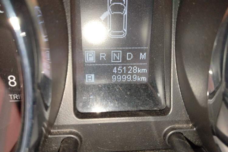 Used Venucia T70X 2015 2.0L CVT SmartFun Sport Edition Odometer Close Up