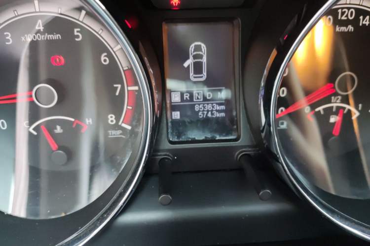 Used Venucia T70X 2015 2.0L CVT Smart Enjoyment Sport Edition Odometer Close Up