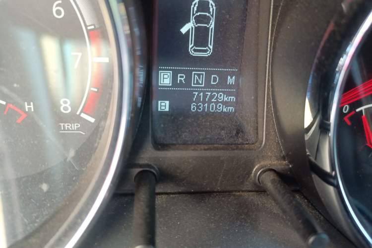 Used Venucia T70X 2015 2.0L CVT SmartFun Sport Edition Odometer Close Up