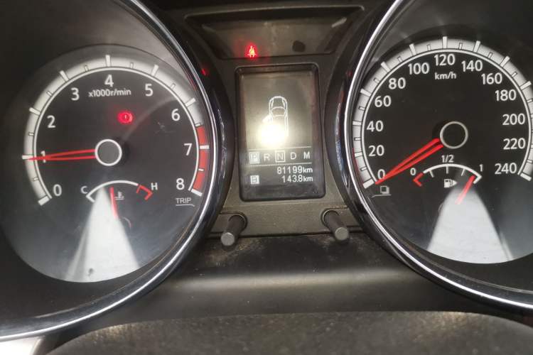 Used Venucia T70X 2015 2.0L CVT Smart Enjoyment Sport Edition Odometer Close Up