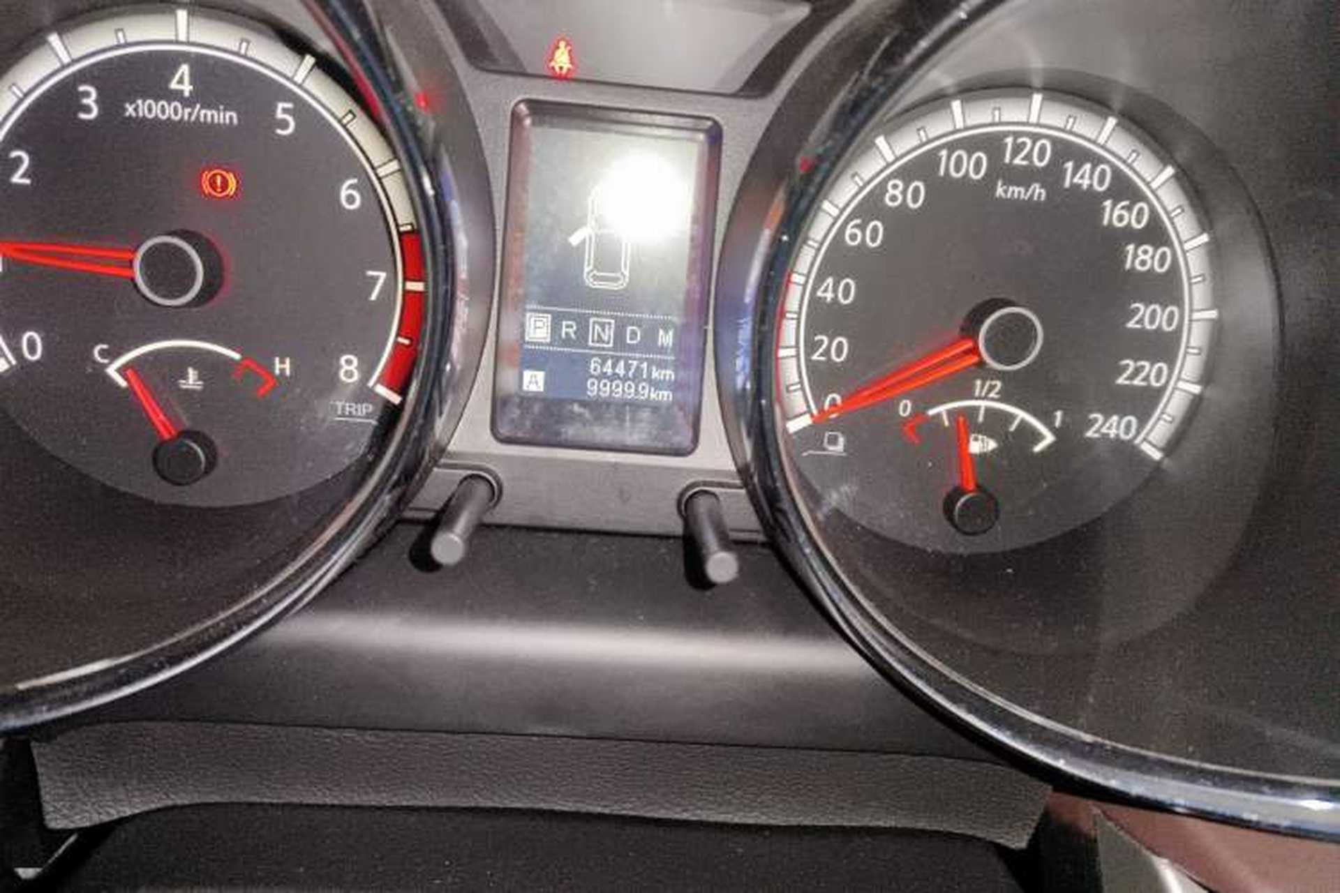 Used Venucia T70X 2015 2.0L CVT SmartFun Sport Edition Odometer Close Up