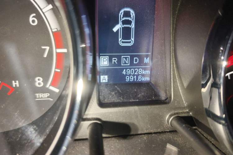 Used Venucia T70X 2015 2.0L CVT SmartFun Sport Edition Odometer Close Up
