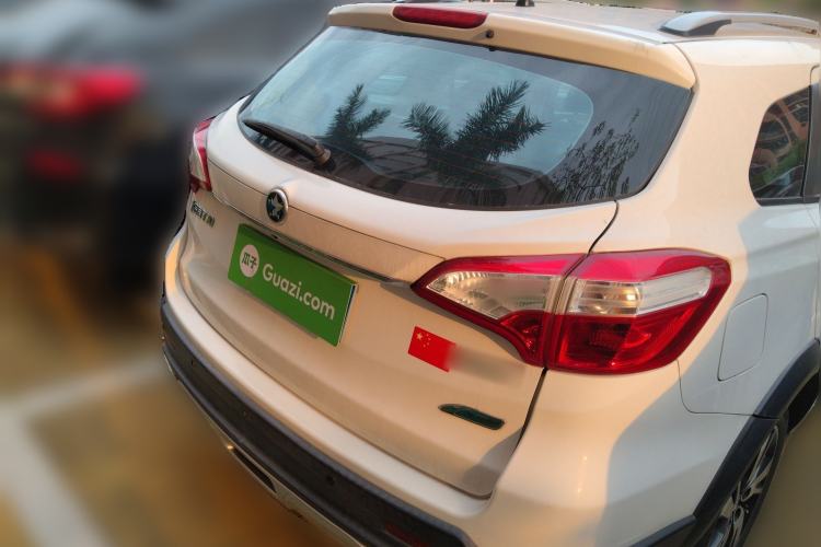 Used Venucia T70X 2015 2.0L CVT SmartFun Sport Edition Rear
