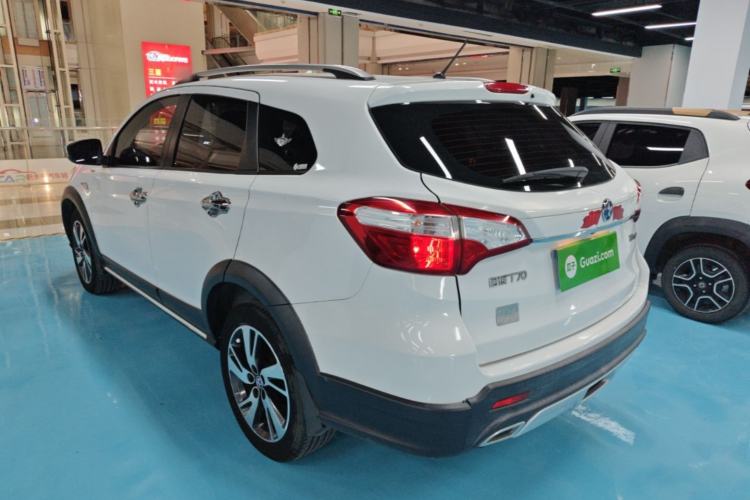 Used Venucia T70X 2015 2.0L CVT SmartFun Sport Edition Rear Left 45 Deg