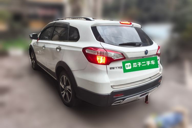 Used Venucia T70X 2015 2.0L CVT SmartFun Sport Edition Rear Left 45 Deg