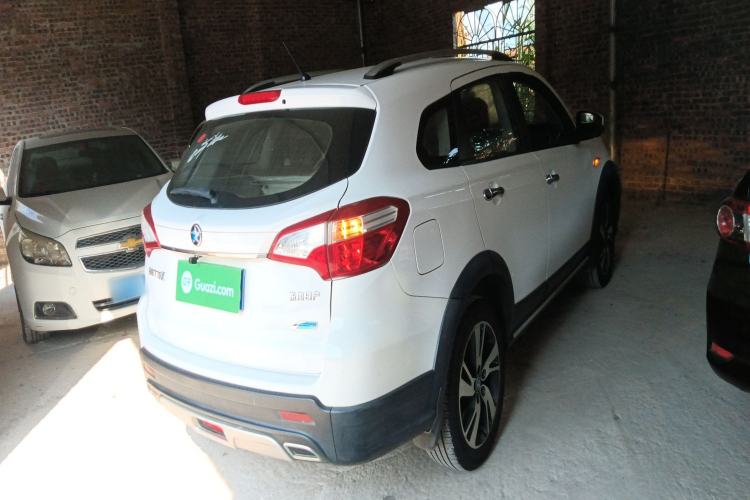 Used Venucia T70X 2015 2.0L CVT SmartFun Sport Edition Rear Right 45 Deg