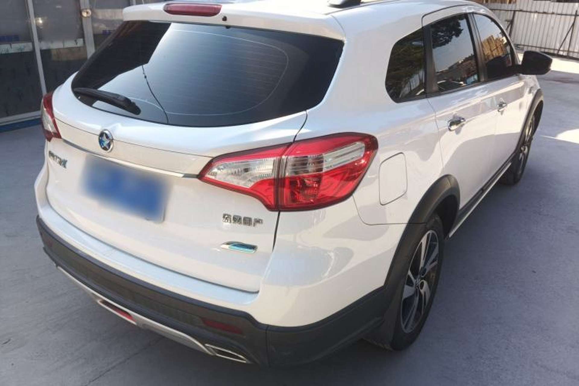 Used Venucia T70X 2015 2.0L CVT SmartFun Sport Edition Rear Right 45 Deg