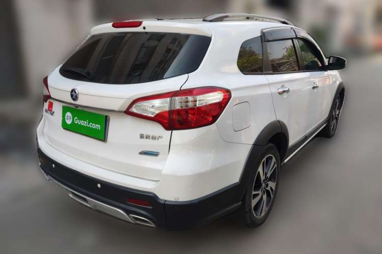 Used Venucia T70X 2015 2.0L CVT Smart Enjoyment Sport Edition Rear Right 45 Deg