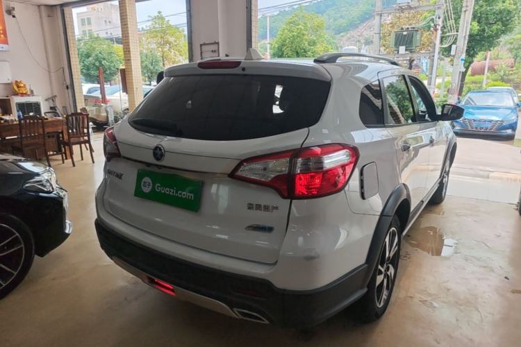 Used Venucia T70X 2015 2.0L CVT SmartFun Sport Edition Rear Right 45 Deg