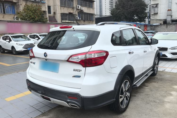 Used Venucia T70X 2015 2.0L CVT SmartFun Sport Edition Rear Right 45 Deg