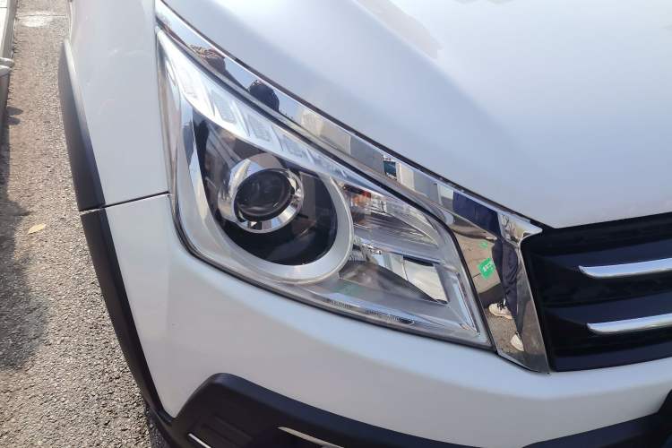 Used Venucia T70X 2015 2.0L Manual RuiXiang Sport Edition Right Front Headlight