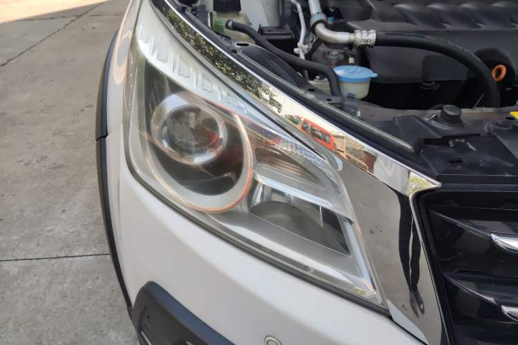 Used Venucia T70X 2015 2.0L CVT Smart Enjoyment Sport Edition Right Front Headlight