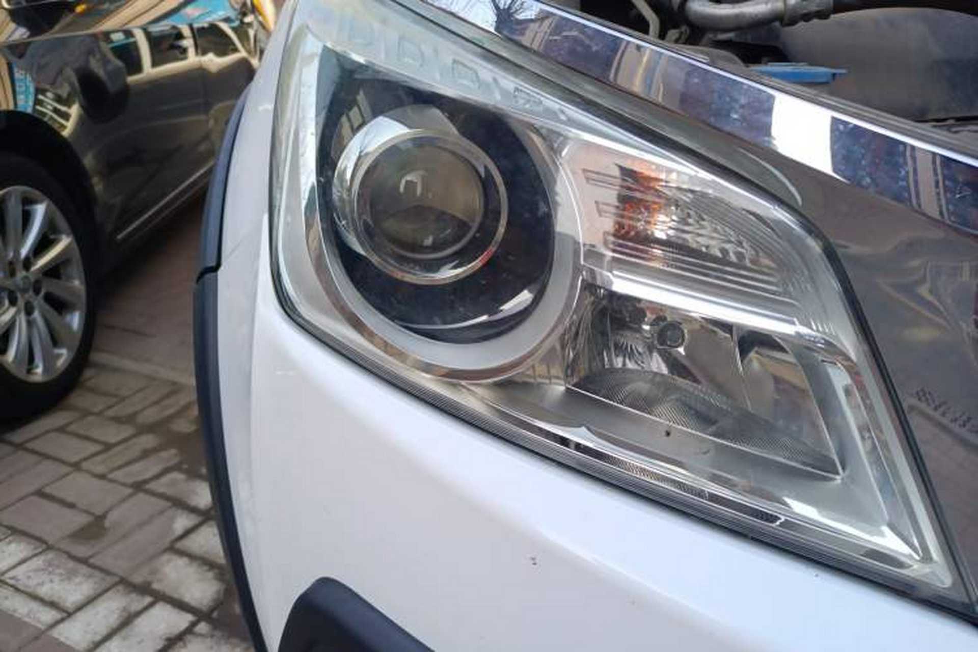 Used Venucia T70X 2015 2.0L CVT SmartFun Sport Edition Right Front Headlight