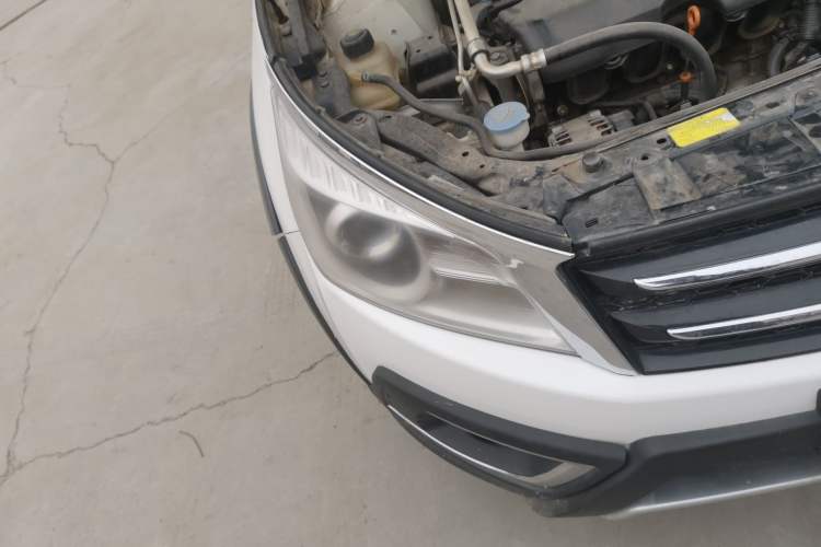 Used Venucia T70X 2015 2.0L CVT Smart Enjoyment Sport Edition Right Front Headlight