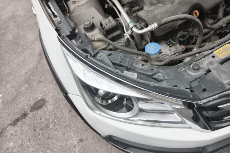 Used Venucia T70X 2015 2.0L CVT SmartFun Sport Edition Right Front Headlight
