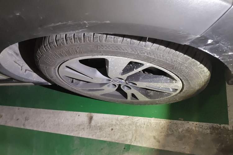 Used Venucia T70X 2015 2.0L CVT SmartFun Sport Edition Right Front Wheel Hub