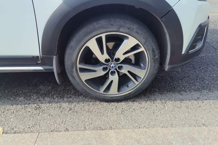Used Venucia T70X 2015 2.0L Manual RuiXiang Sport Edition Right Front Wheel Hub